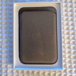 Apple iPhone FineWoven Wallet with MagSafe - Taupe